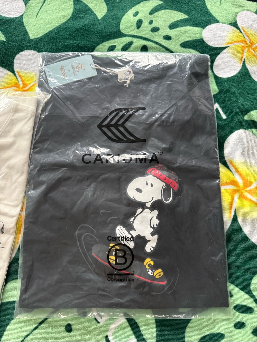 New Cariuma + Skater Snoopy/Peanuts Collab Unisex T-shirt, Black, 2XL